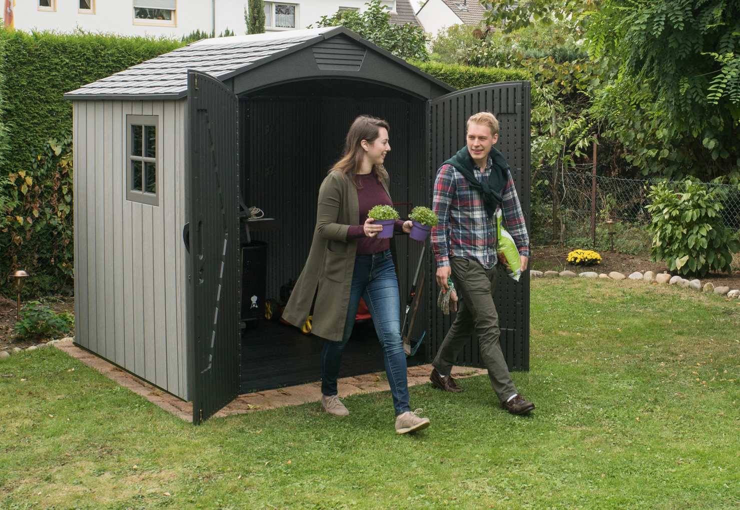 Lifetime Kunststoff-Gerätehäuser tragen eine hohe Schneelast von bis zu 115 kg/m² Lifetime Gerätehaus Stella dunkelgrau offen günstig kaufen.
