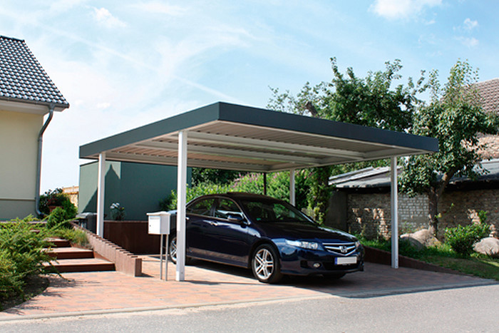 Gross-Falchdachcarport Siebau Metall Carport CP-548. Pfosten weiß.